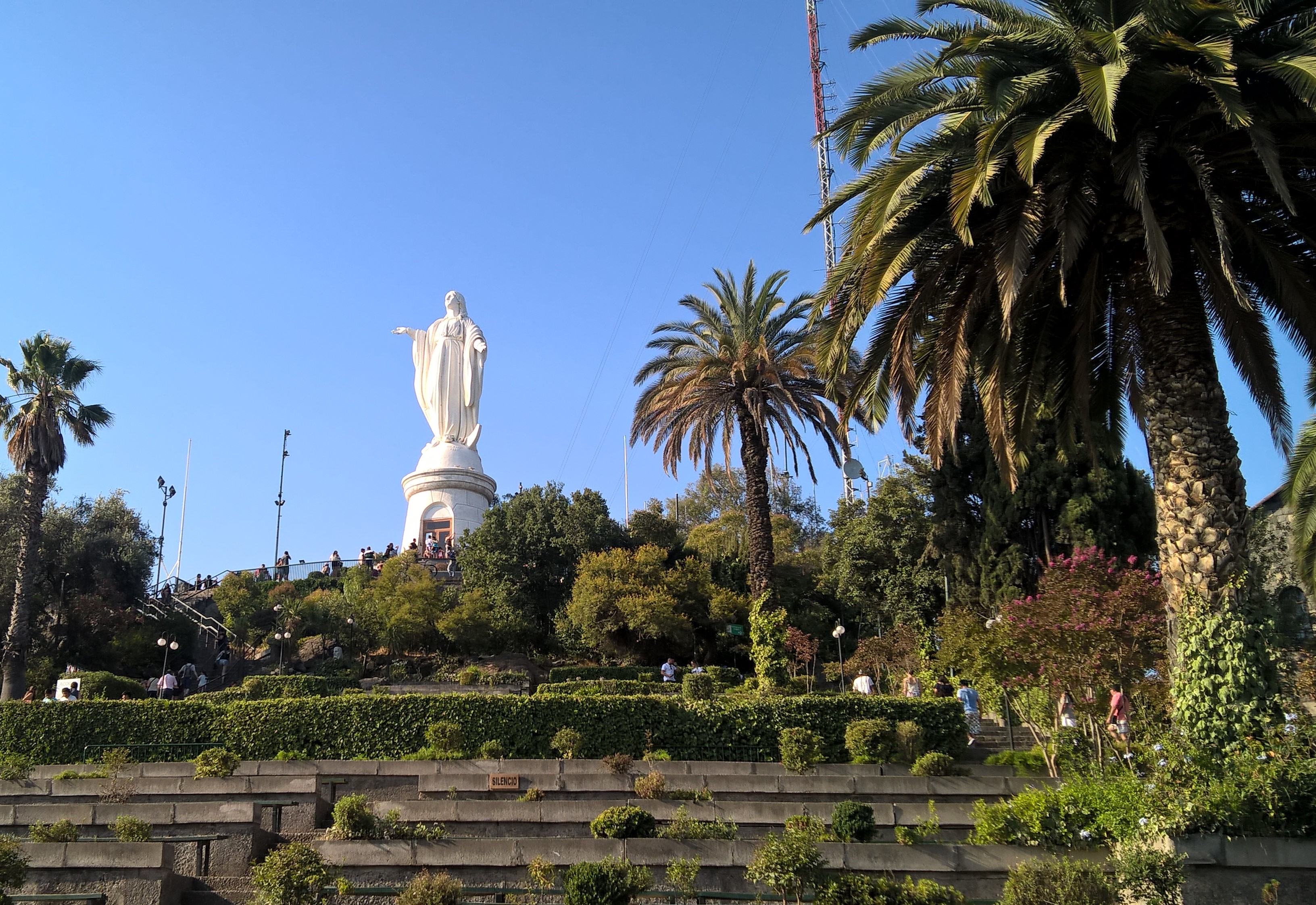 Virgen del Santuario Inmaculada Concepción en lo alto del Cerro San Cristobal, Santiago, Chile