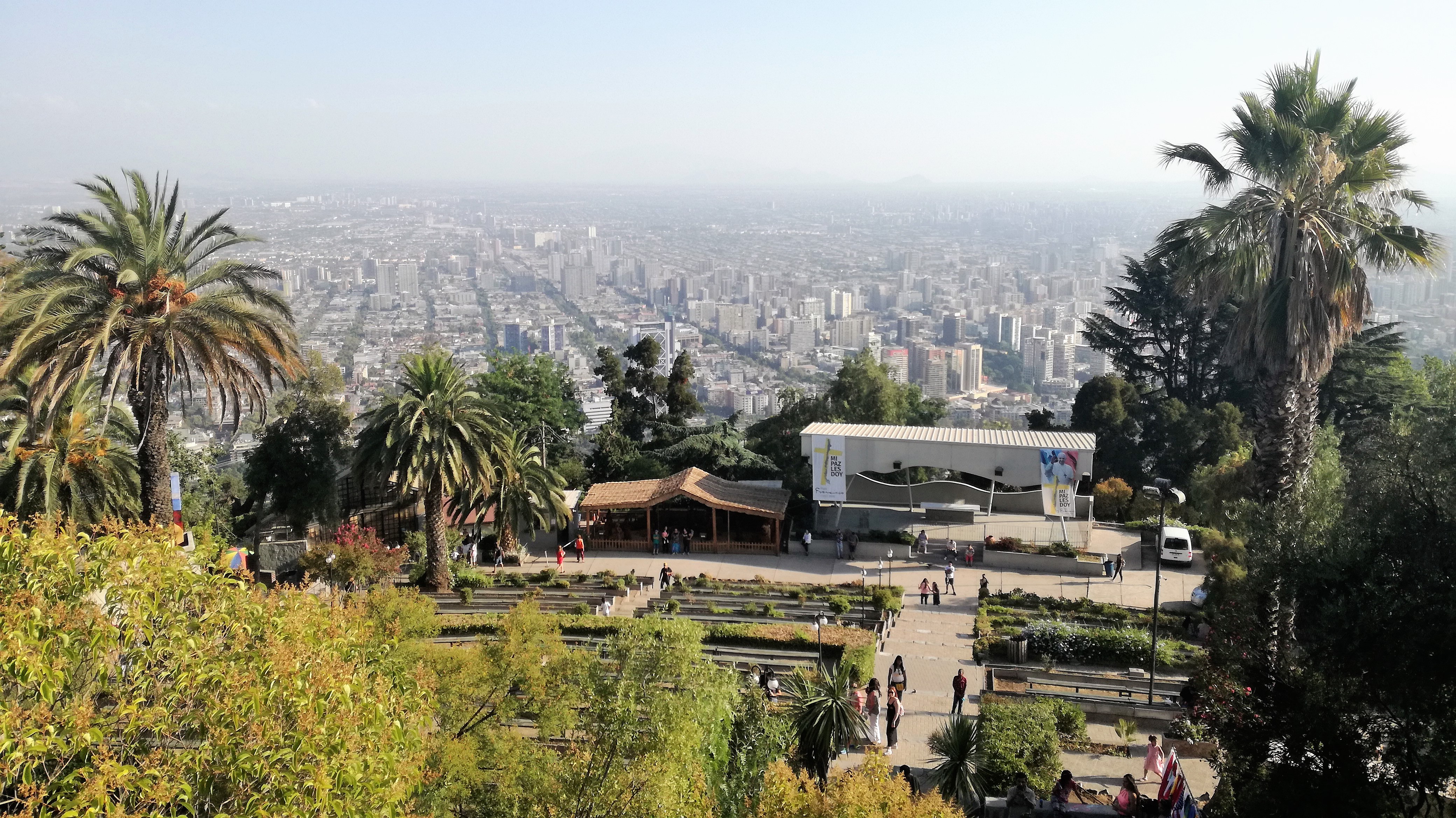Vista de Santiago desde el Cerro San Cristobal, Chile
