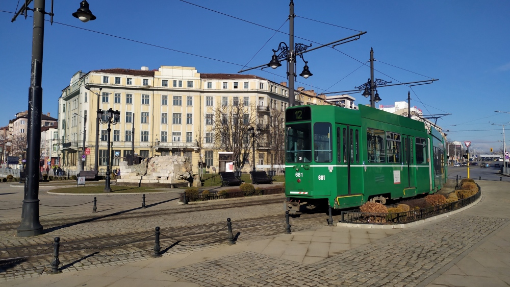 2020-02-02 Bulevard "Knyaginya Maria Luiza" que desemboca en la Estación Central de Trenes y Buses de Sofía, BULGARIA